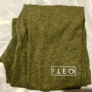 Fleo El Toro 25” Leggings, Size Small